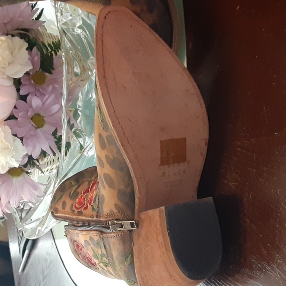 Boots - Picture 3 of 4